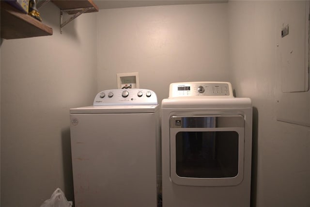 9008 N Walker Ave, Oklahoma City, OK 73103 - laundry area with washer and dryer