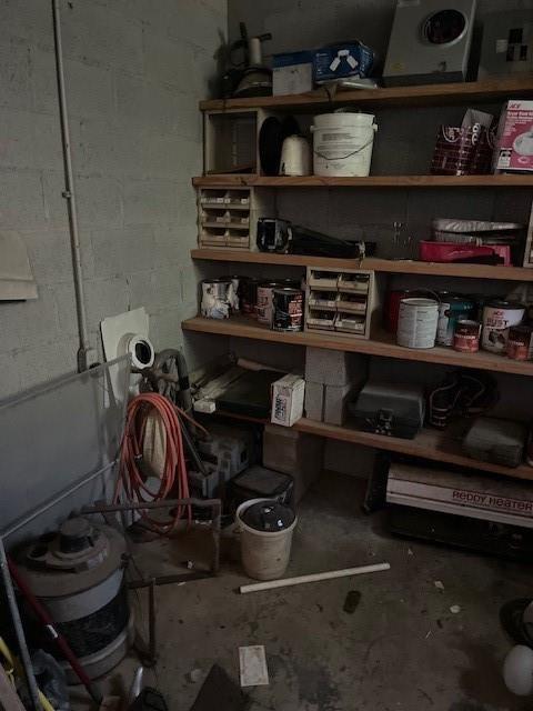 1403 W Columbia St, Okemah, OK 74859 - view of storage
