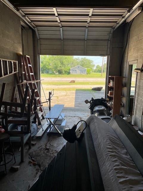 1403 W Columbia St, Okemah, OK 74859 - view of garage
