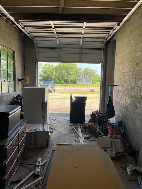 1403 W Columbia St, Okemah, OK 74859 - view of garage