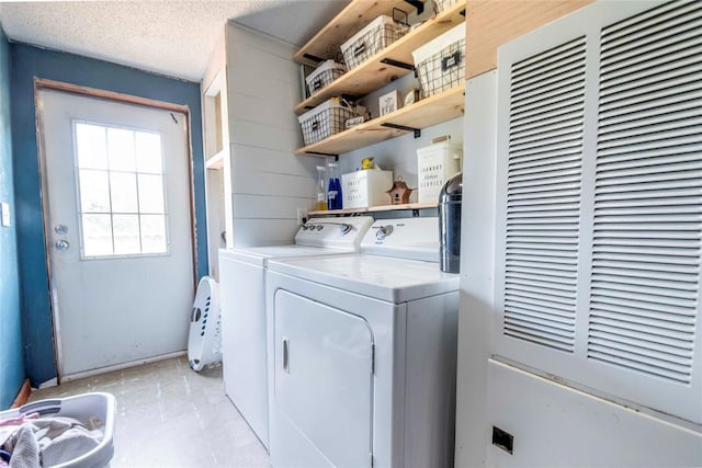 910903 S 3444th Rd, Chandler, OK 74834 - laundry room with a heating unit, washing machine and clothes dryer, and a textured ceiling