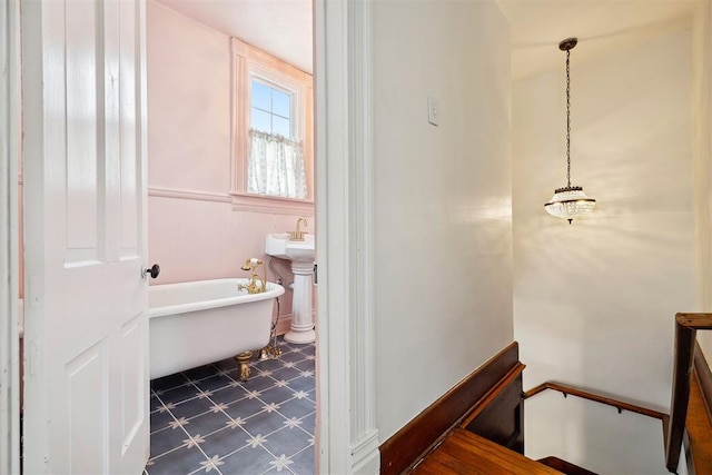 811 S Barker Ave, El Reno, OK 73036 - full bathroom featuring a bath and tile patterned floors