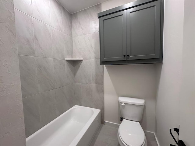6101 Kinnick Dr, Edmond, OK 73034 - bathroom with toilet and washtub / shower combination