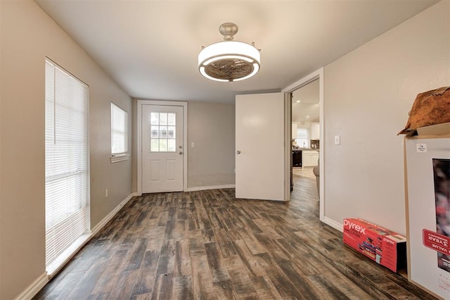 2732 SE 90th St, Moore, OK 73160 - entryway featuring wood finished floors and baseboards