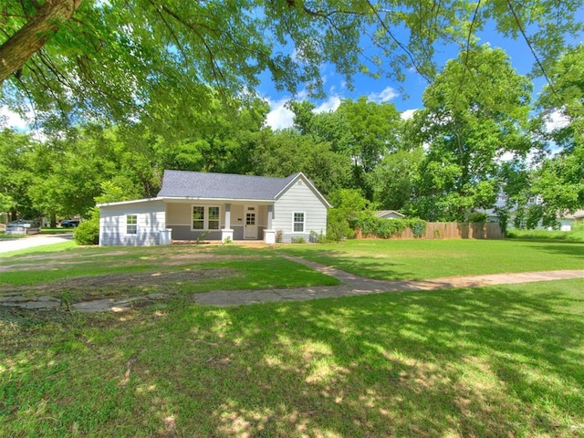 529 S 2nd Ave, Purcell, OK 73080 - single story home featuring a front yard, covered porch, and view of wooded area