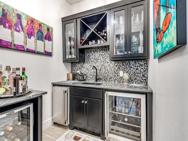 2824 Guilford Ln, Oklahoma City, OK 73120 - indoor wet bar featuring beverage cooler, tasteful backsplash, and light wood-style floors