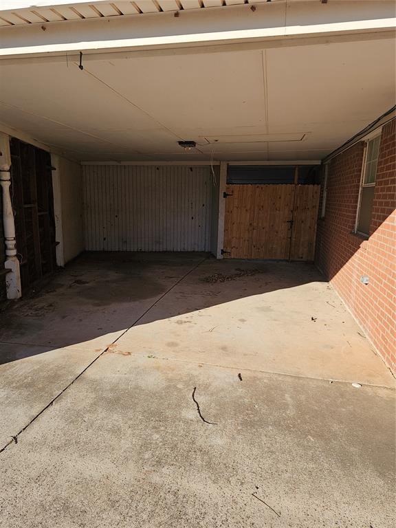 1137 Mallard Dr, Del City, OK 73115 - view of garage