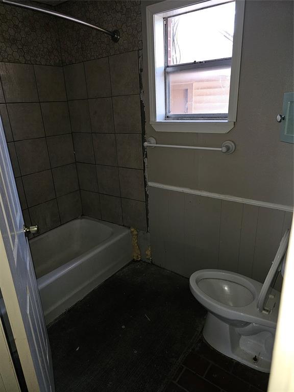1137 Mallard Dr, Del City, OK 73115 - bathroom featuring bathtub / shower combination and tile patterned floors
