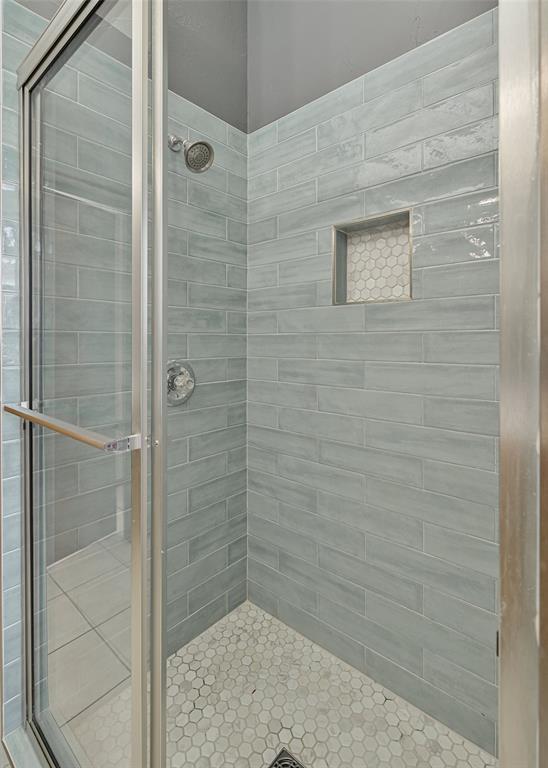 5404 NW 119th St, Oklahoma City, OK 73162 - full bathroom with a shower stall