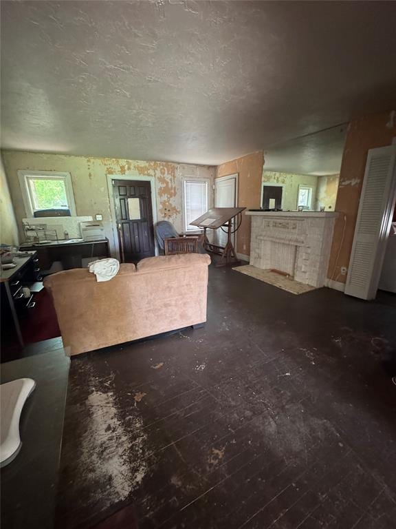 2701 NW 12th St, Oklahoma City, OK 73107 - view of living room