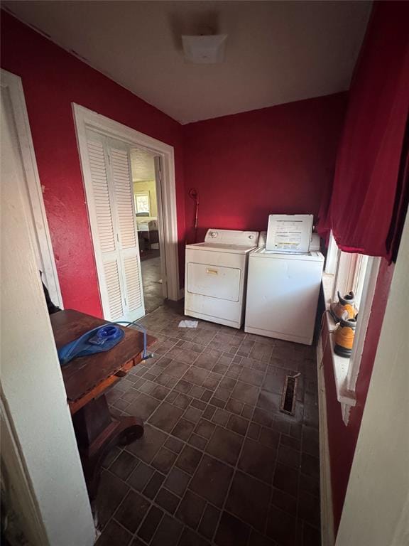 2701 NW 12th St, Oklahoma City, OK 73107 - laundry room with washer and dryer