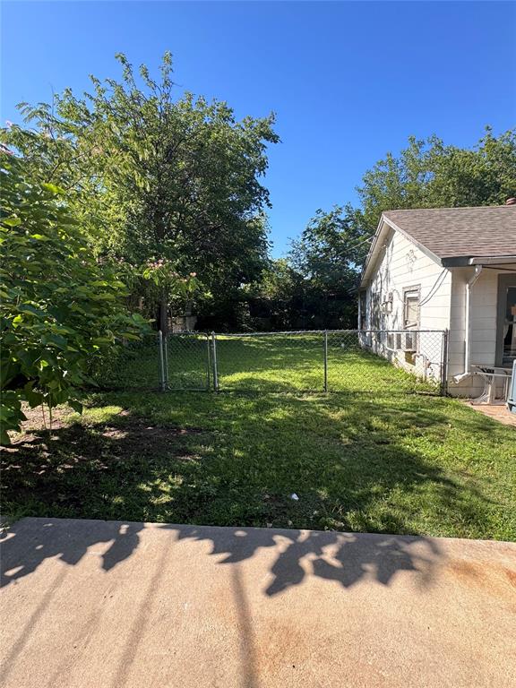 2701 NW 12th St, Oklahoma City, OK 73107 - view of yard