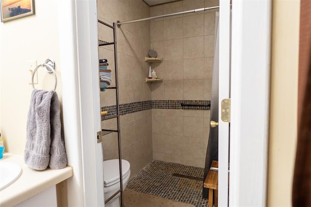 828 N Pine St, Pauls Valley, OK 73075 - full bathroom with tiled shower and toilet