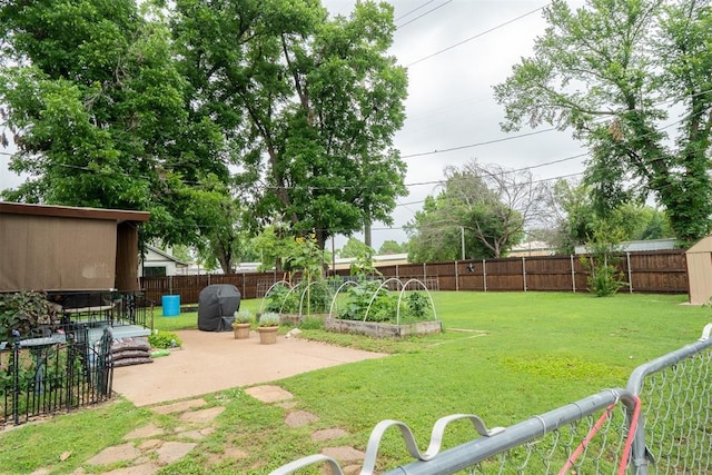 828 N Pine St, Pauls Valley, OK 73075 - fenced backyard featuring a vegetable garden and a patio