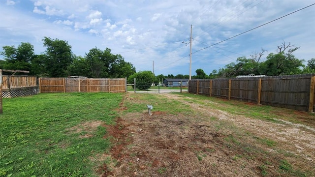 1401 W College Ave, Guthrie, OK 73044 - view of fenced backyard