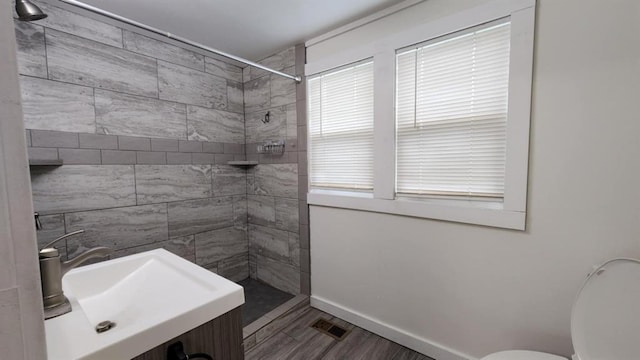 1401 W College Ave, Guthrie, OK 73044 - bathroom featuring tiled shower and wood finished floors
