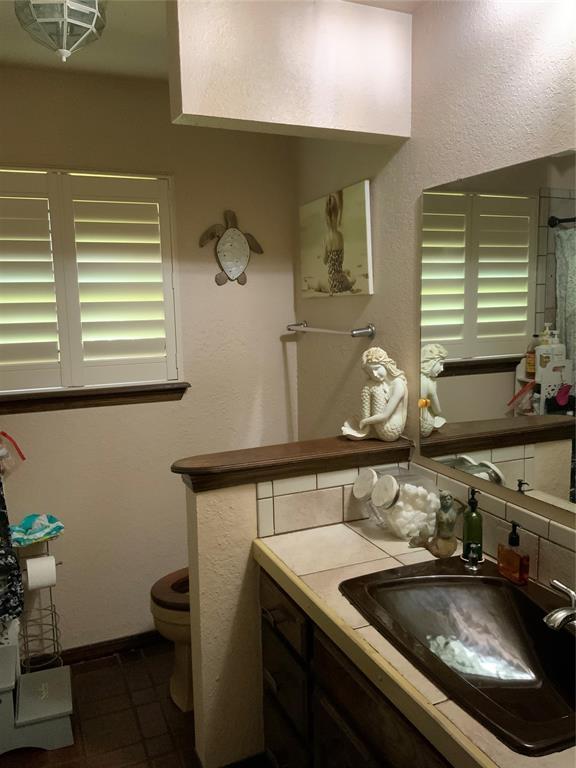 2709 Timber Ct, Chickasha, OK 73018 - bathroom with toilet and vanity