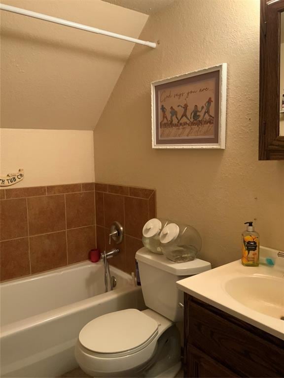 2709 Timber Ct, Chickasha, OK 73018 - full bath featuring a bath, lofted ceiling, and vanity