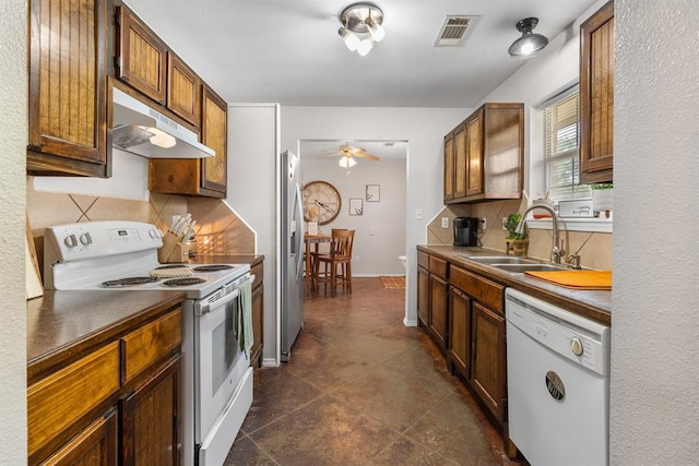 275 S Ranchette Rd, Mead, OK 73449 - kitchen featuring white appliances, under cabinet range hood, backsplash, and ceiling fan