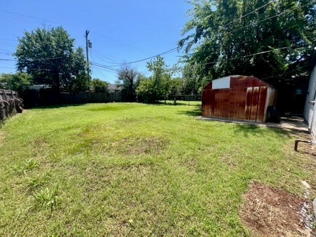 4020 NW 28th St, Oklahoma City, OK 73107 - view of yard with a shed