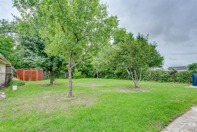 121 NW 26th St, Oklahoma City, OK 73103 - view of grassy yard featuring a shed