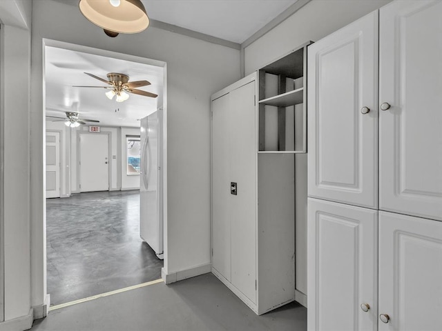 500 W Simpson Rd, Edmond, OK 73034 - hall featuring concrete floors