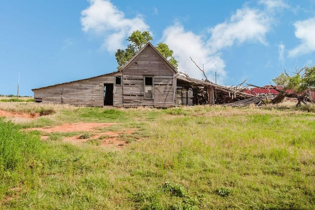 12223 N 2040th Rd, Sentinel, OK 73664 - rear view of house featuring an outbuilding and a barn