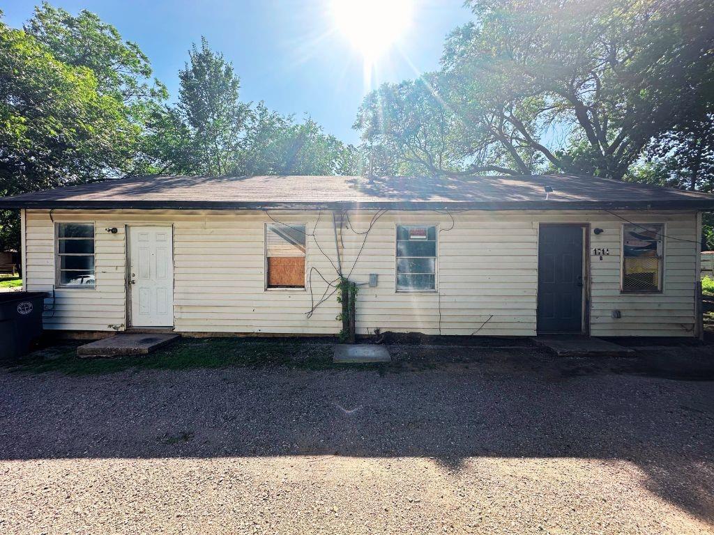 1711 NW Kingsbury Ave, Lawton, OK 73507 - photo 2