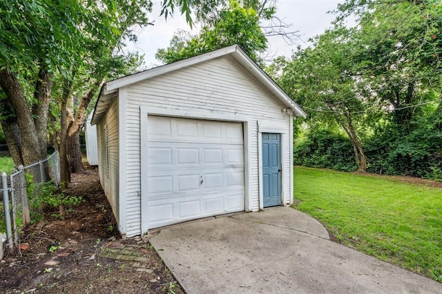 1828 NW 40th St, Oklahoma City, OK 73118 - detached garage featuring driveway