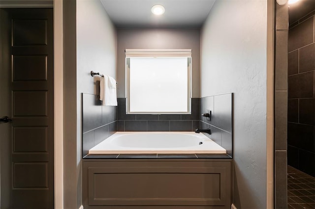 16101 Villa Valeria Way, Edmond, OK 73013 - full bath featuring a garden tub