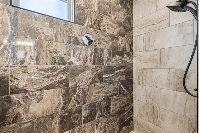 1690 Shaylee Ln, Choctaw, OK 73020 - bathroom featuring tiled shower