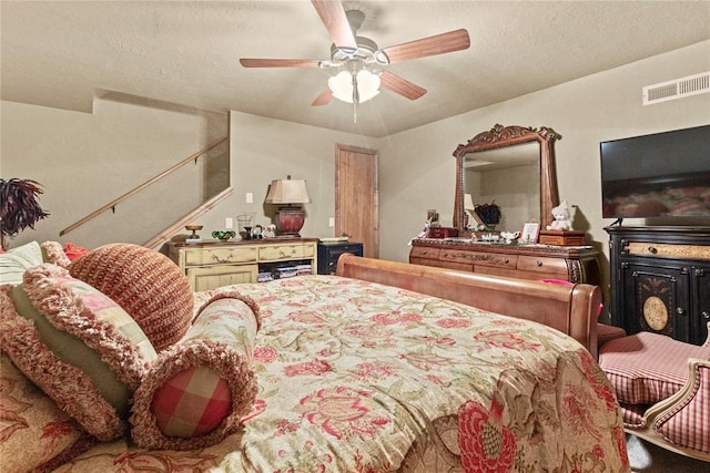 901 Gartrell Pl, Weatherford, OK 73096 - bedroom featuring a ceiling fan