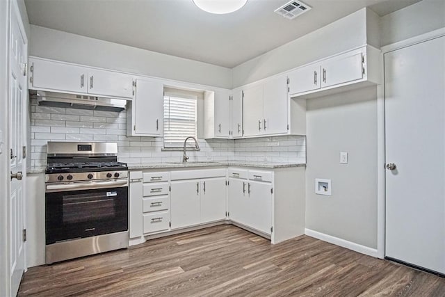 909 Buck Dr, Shawnee, OK 74801 - kitchen featuring stainless steel gas stove, under cabinet range hood, white cabinets, wood finished floors, and backsplash