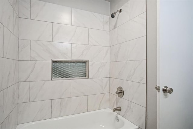 909 Buck Dr, Shawnee, OK 74801 - full bath featuring shower / tub combination