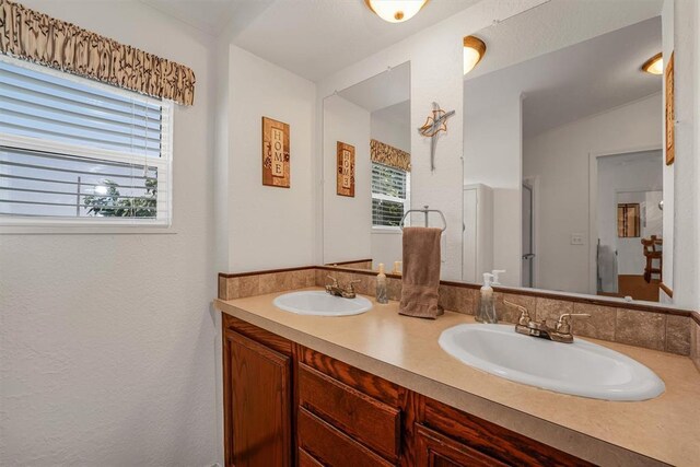 11221 N 1928th Rd, Sayre, OK 73662 - full bath featuring double vanity