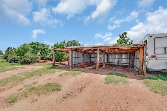 11221 N 1928th Rd, Sayre, OK 73662 - view of pole building with a carport and driveway