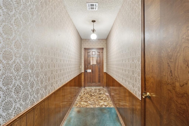 929 NE 5th St, Moore, OK 73160 - hall featuring a textured ceiling and wallpapered walls