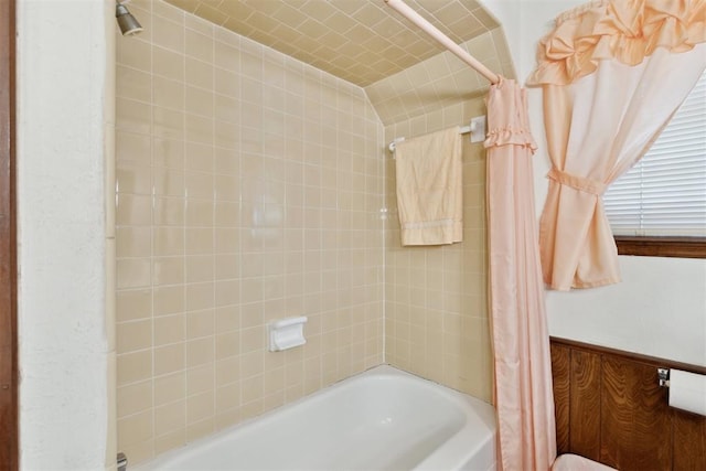 929 NE 5th St, Moore, OK 73160 - bathroom featuring shower / bath combo with shower curtain