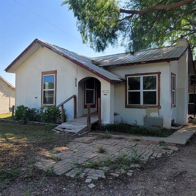 608 7th St, Woodward, OK 73801 - view of front of property featuring stucco siding and a metal roof