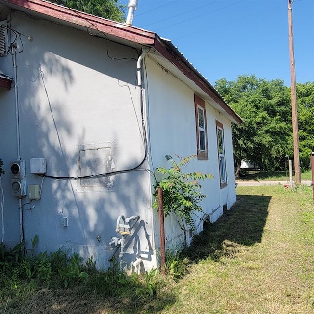 608 7th St, Woodward, OK 73801 - view of home's exterior featuring a yard and stucco siding