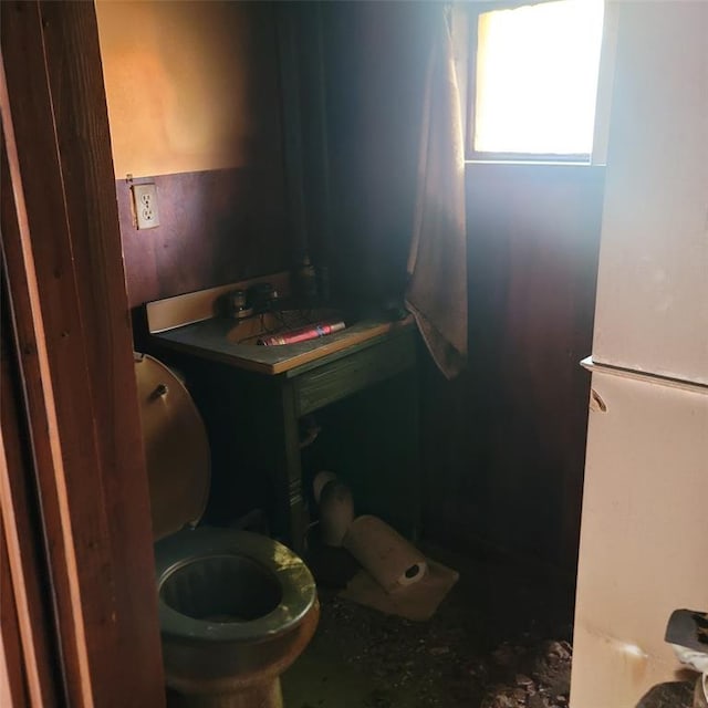 608 7th St, Woodward, OK 73801 - bathroom featuring toilet and a sink