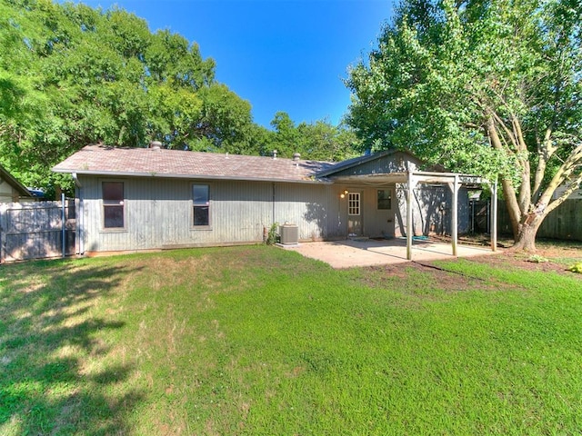 1916 Twin Tree Dr, Norman, OK 73071 - back of property featuring a patio