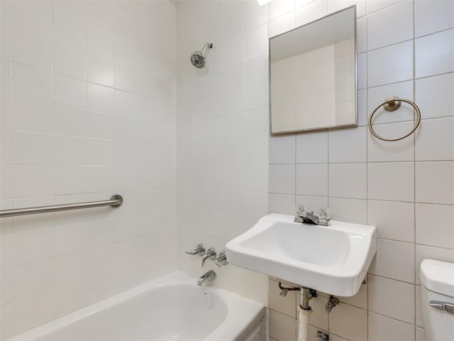 506 SW 24th St, Oklahoma City, OK 73109 - full bath featuring tile walls and shower / bath combination