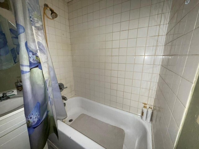 8821 NE 50th St, Spencer, OK 73084 - bathroom with shower / tub combo