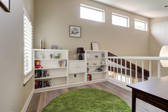 1810 Sandpiper Dr, Edmond, OK 73034 - sitting room featuring wood finished floors and baseboards