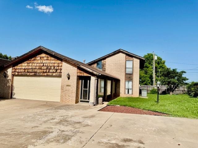 1005 Sherwood Rd, Clinton, OK 73601 - view of front facade with brick siding, driveway, and a garage