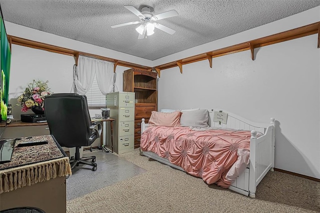 1108 S 13th St, Clinton, OK 73601 - bedroom featuring a textured ceiling, a desk, and a ceiling fan