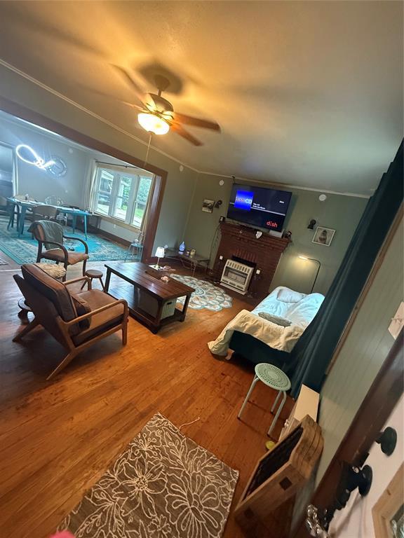 1522 S 9th St, Chickasha, OK 73018 - living room featuring ceiling fan, wood finished floors, and crown molding