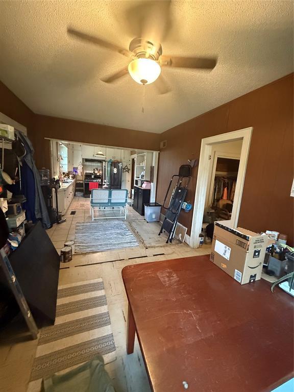 1522 S 9th St, Chickasha, OK 73018 - living room with a ceiling fan and a textured ceiling