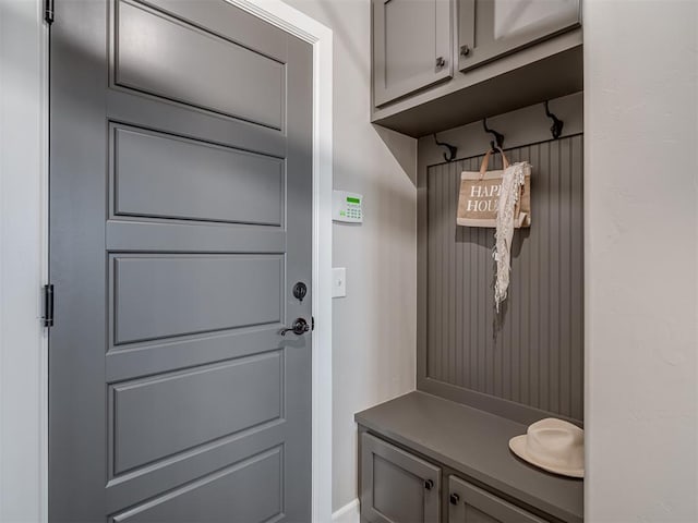11716 SW 47th St, Mustang, OK 73064 - mudroom featuring baseboards